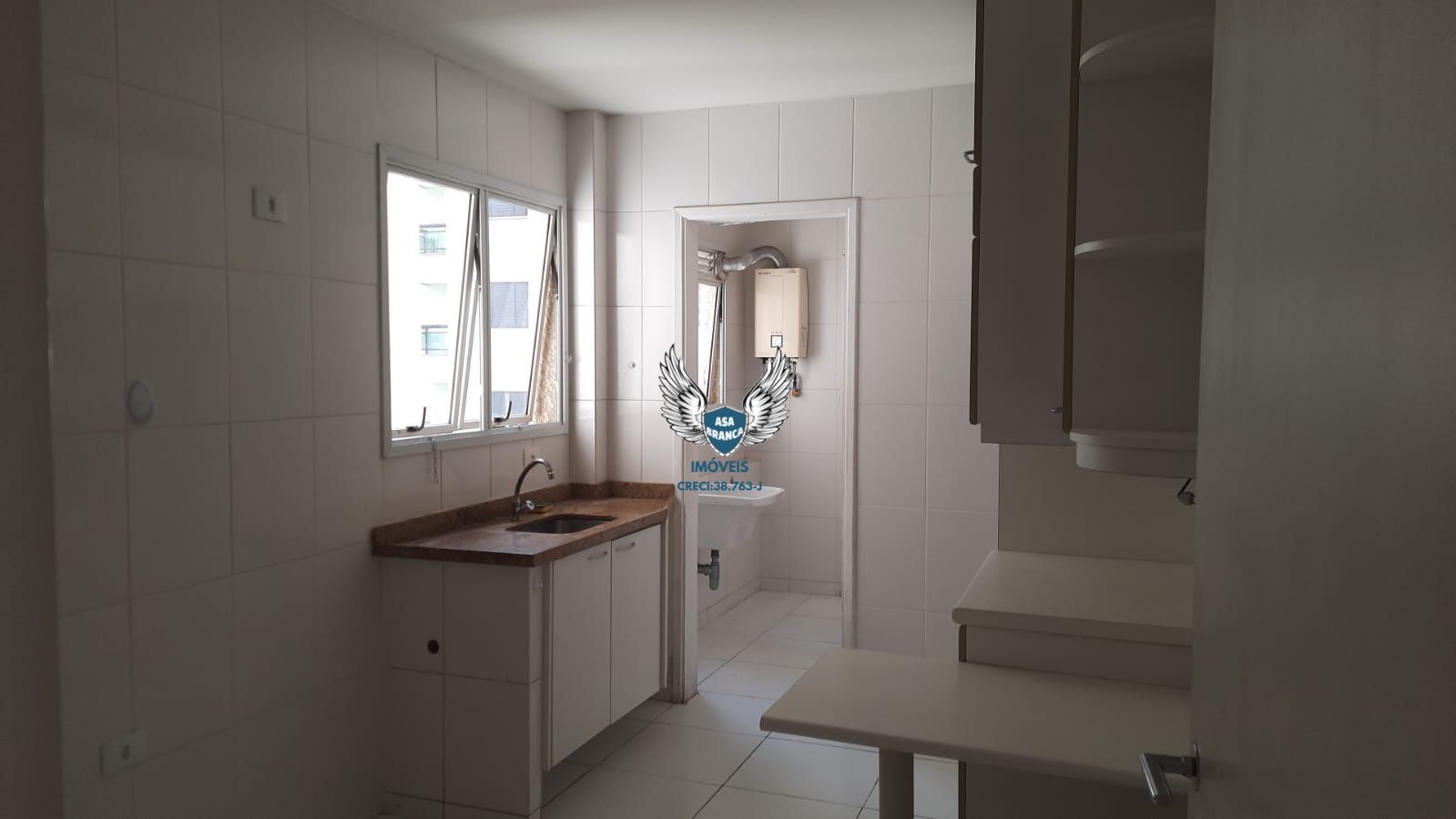 Apartamento na água fria com 03 dormitórios sendo 01 suíte e 02 vagas de garagem