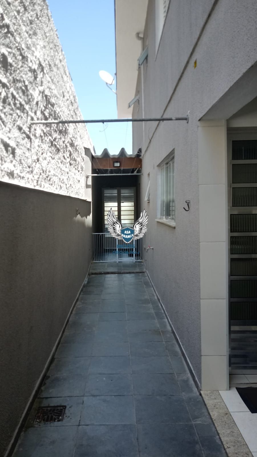 Sobrado vila nova cachoerinha com 03 dormitórios sendo 01 suíte
