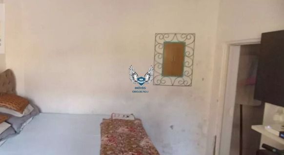 Casa térrea, com com 04 dormitórios e 03 vagas de garagem e uma edícula