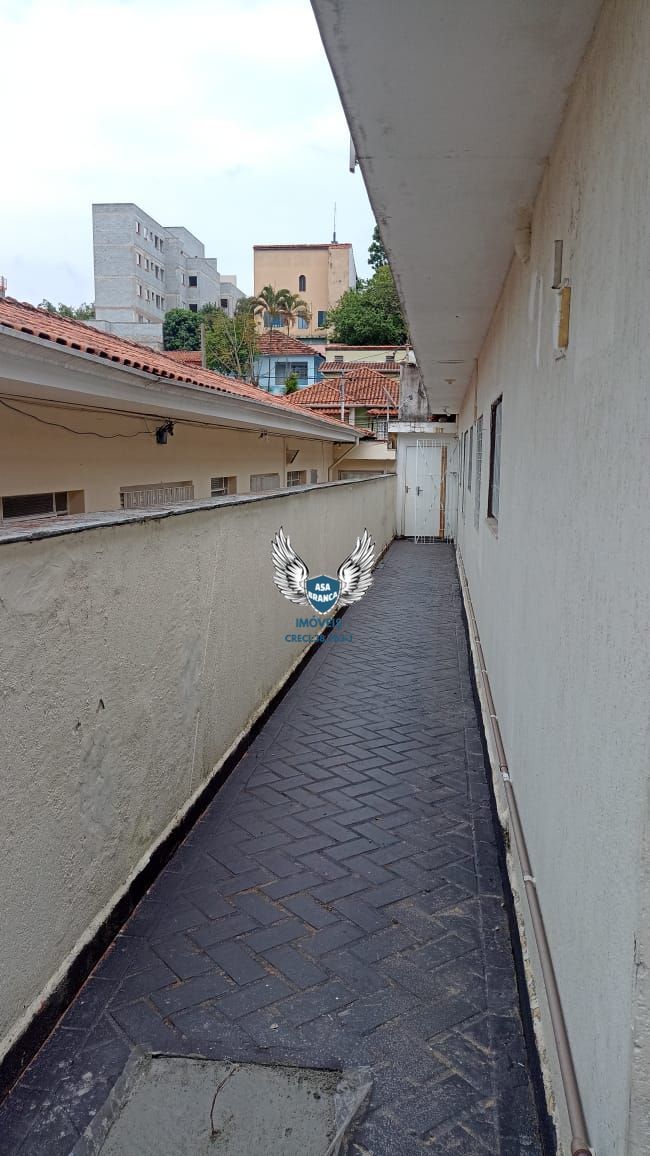 Casa térrea no tucuruvi com 03 dormitórios sendo 01 suíte e 02 vagas de garagem,