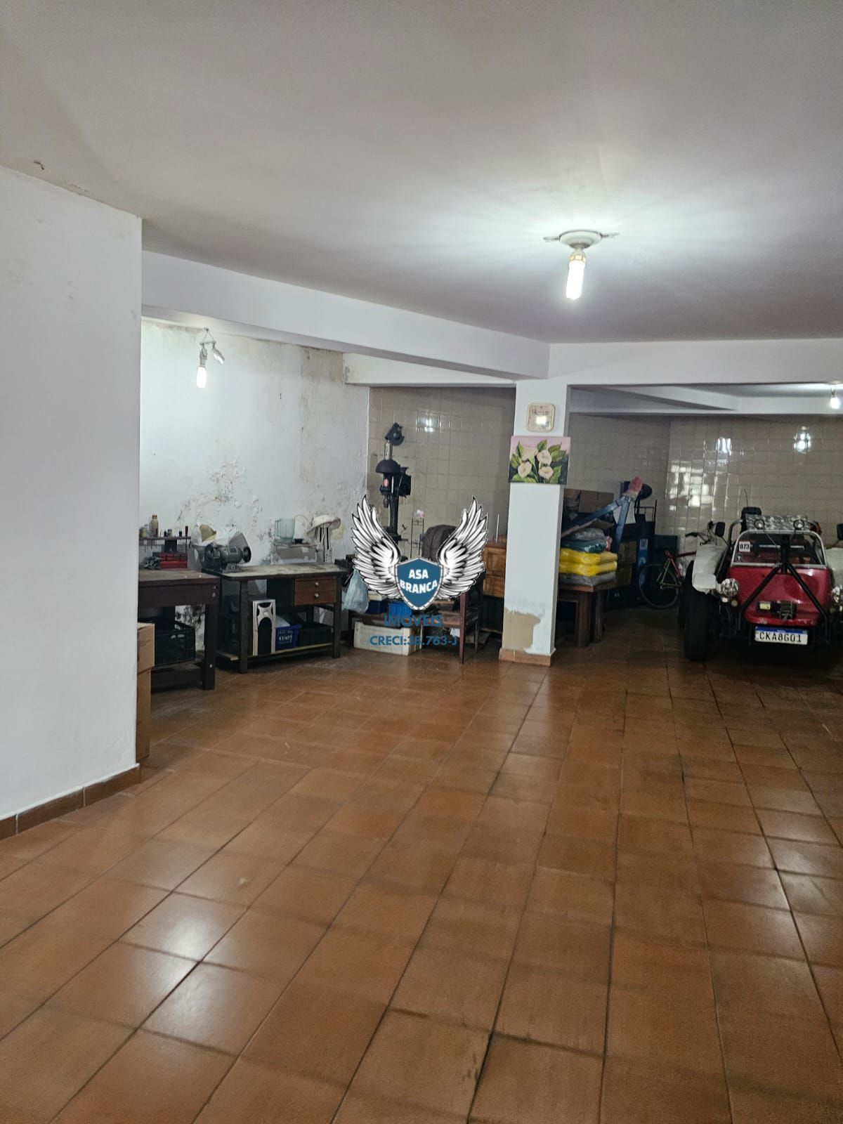 Excelente sobrado com 03 dormitórios, 01 suíte, garagem espaçosa , imóvel semi-m