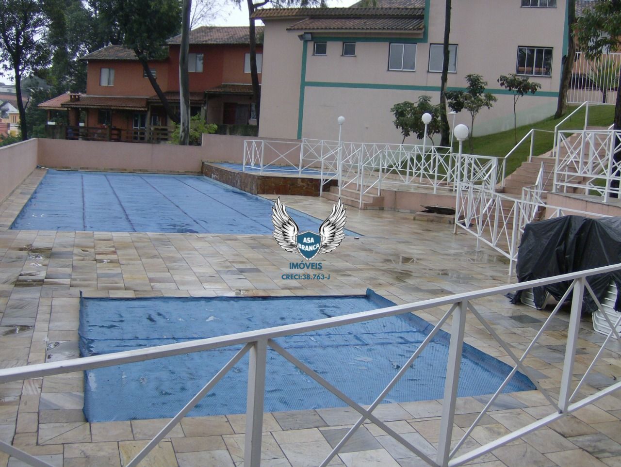Casa em condomínio fechado de 02 dormitórios e 01 vaga de garagem
