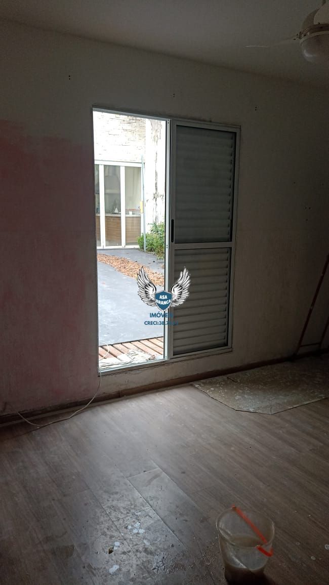 Casa térrea no tucuruvi com 03 dormitórios sendo 01 suíte e 02 vagas de garagem,