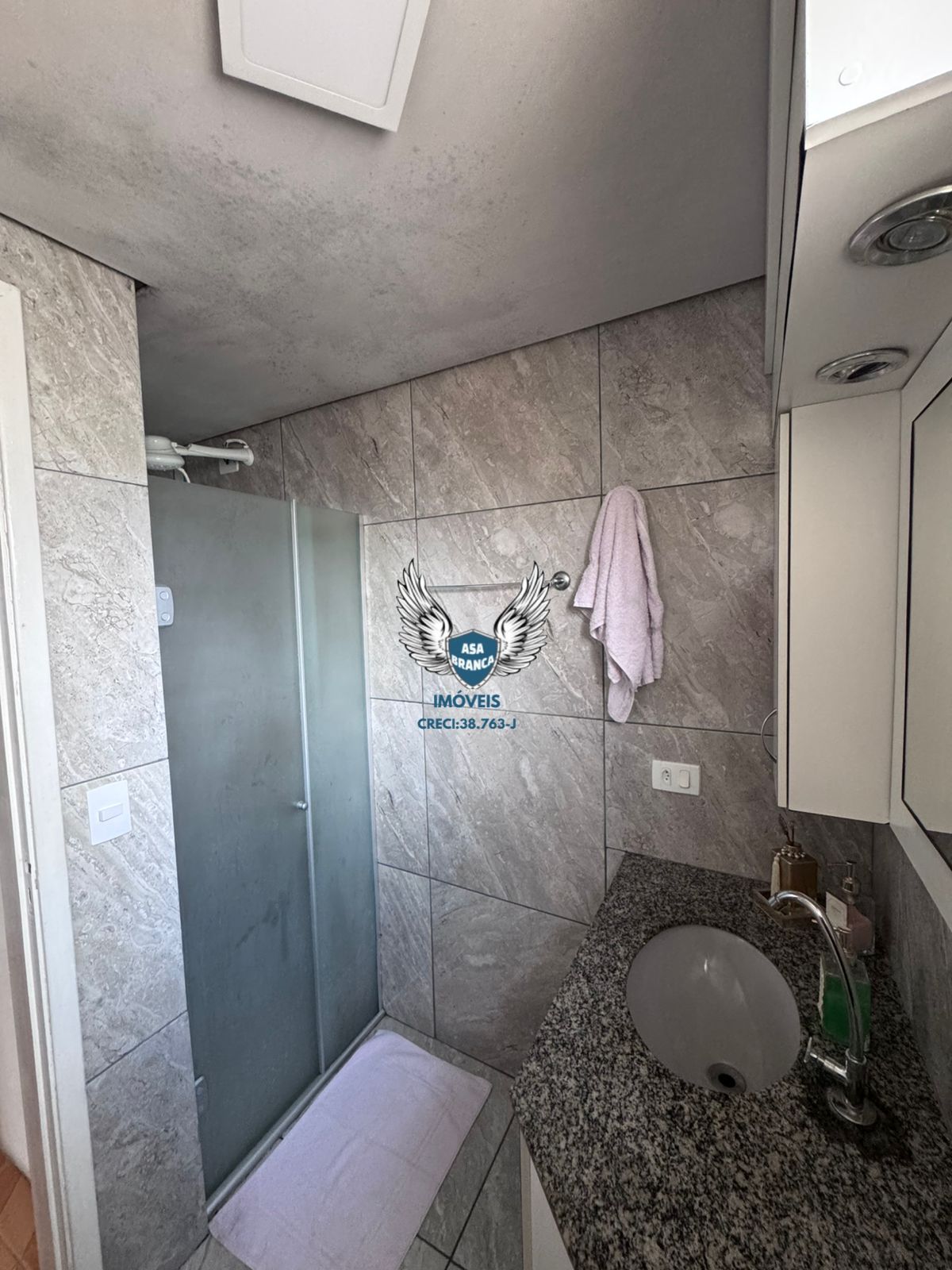 Apartamento com sacada bairro santa terezinha com 02 dormitório e 01 vaga de ga