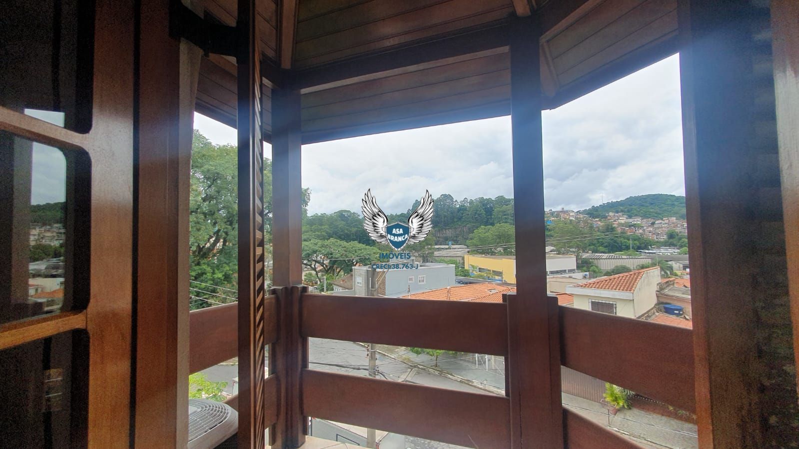 Sobrado 04 quartos sendo 03 suites , 05 vagas de garagem e piscina