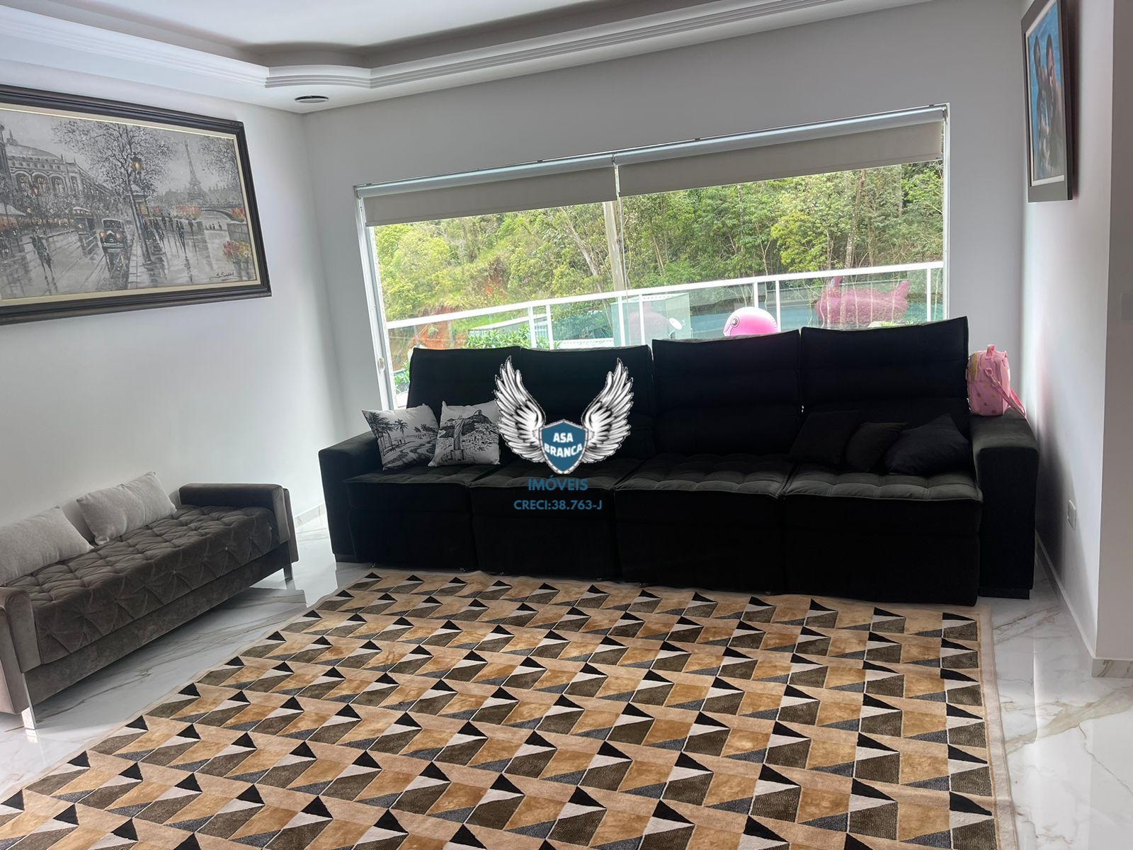 Casa em condomínio fechado com 03 dormitórios sendo 02 suítes e piscina privati
