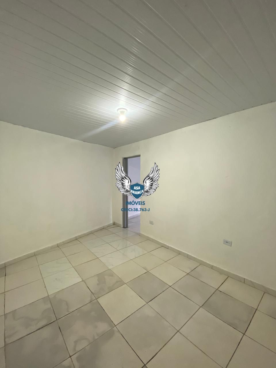 Casa térrea com edicula na cachoeirinha com 03 dormitórios, 02 vagas de garagem