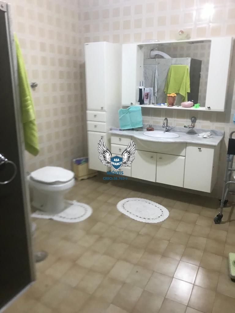 Casa térrea com 05 quartos em santana ao lado do colégio militar do exército