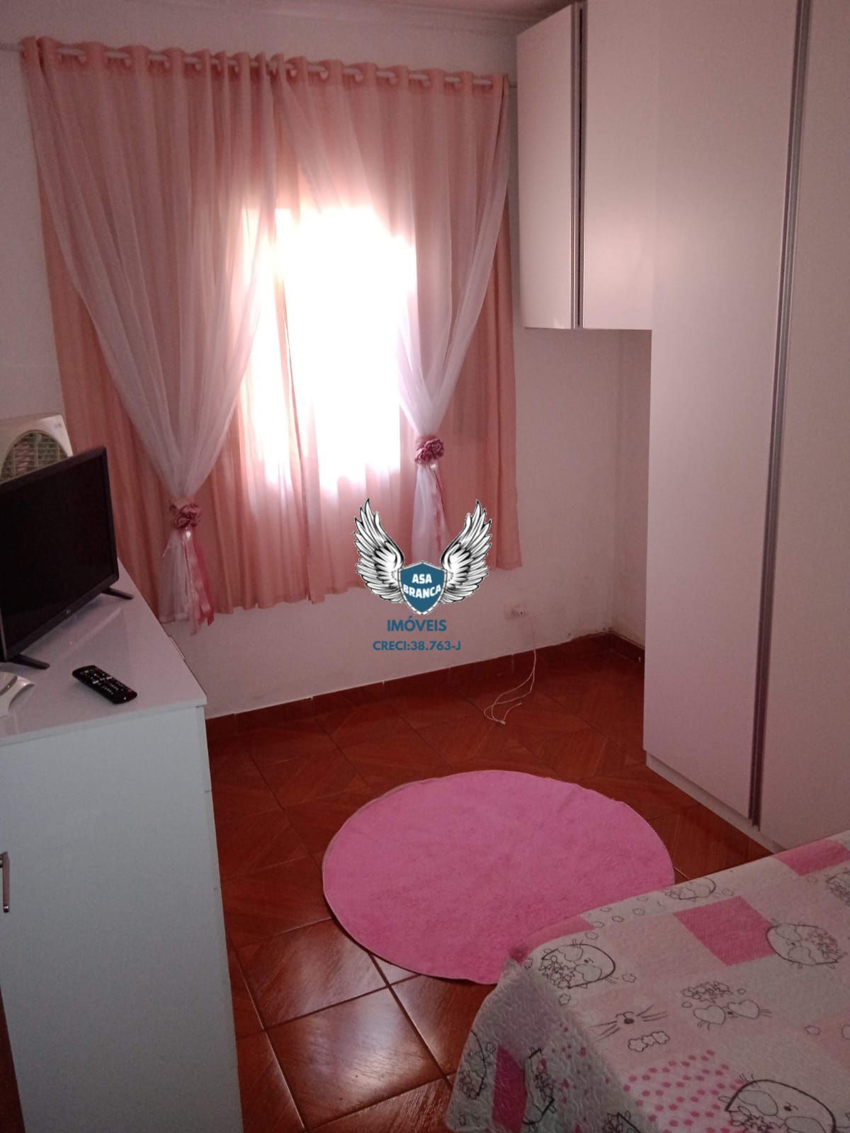 Sobrado com 04 dormitórios sendo 01 suíte