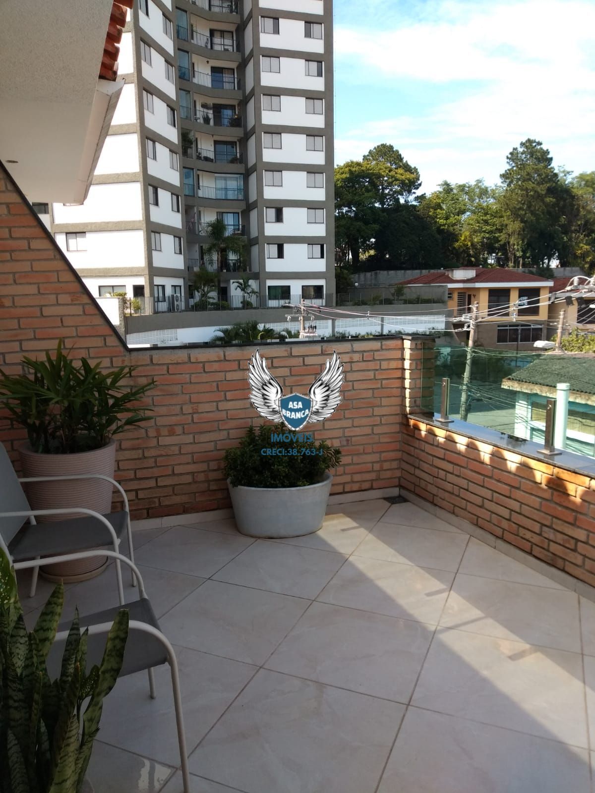 Sobrado na freguesia do ó com 03 dormitórios sendo 01 suíte, à 300 metros da fut