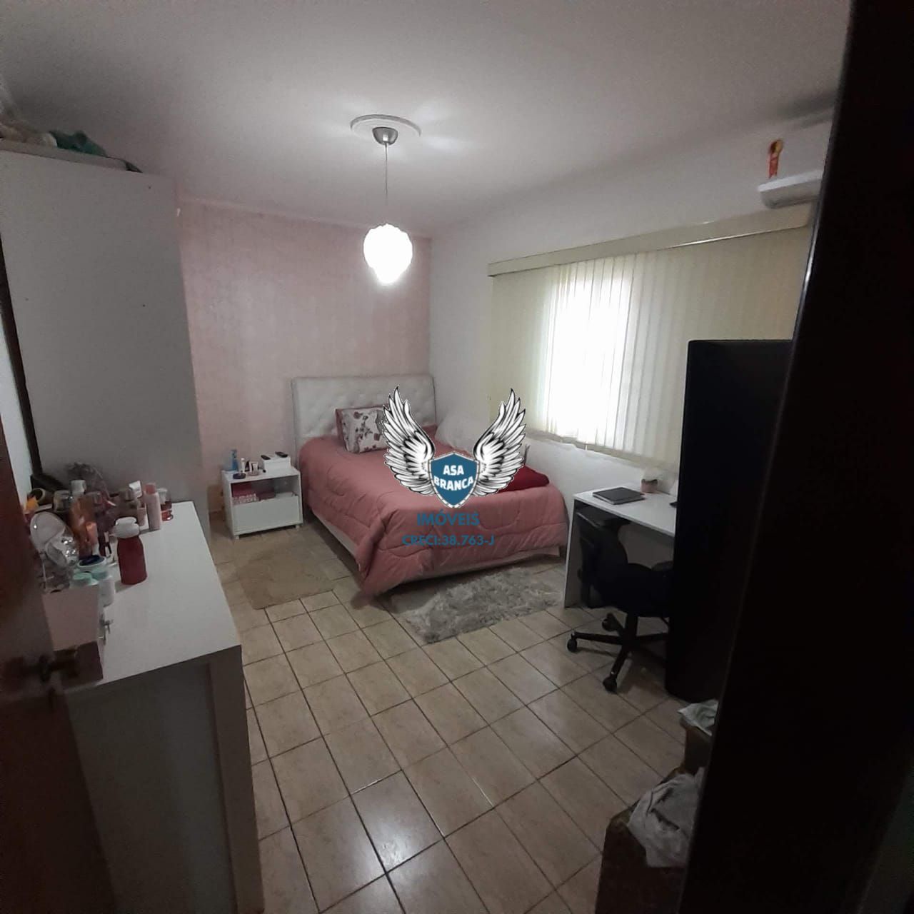 Sobrado com 02 dormitórios e 01 vaga de garagem