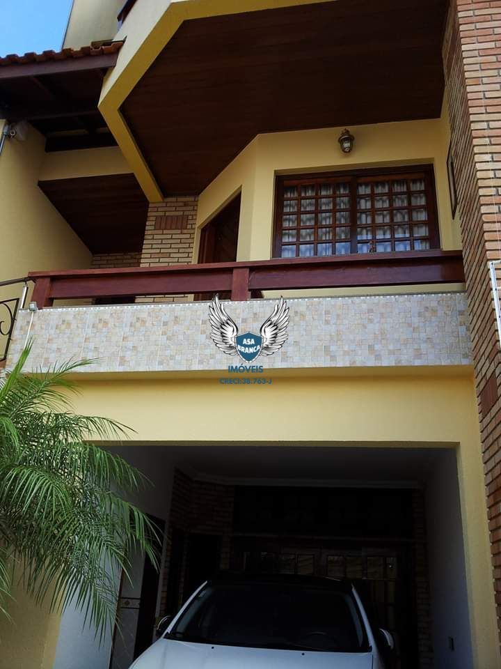 Imóvel de alto padrão 3 dormitórios sendo 2 suítes, quarto empregado, salão de f