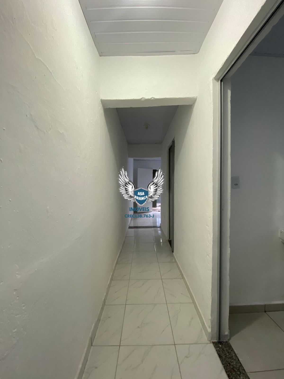 Casa térrea com edicula na cachoeirinha com 03 dormitórios, 02 vagas de garagem