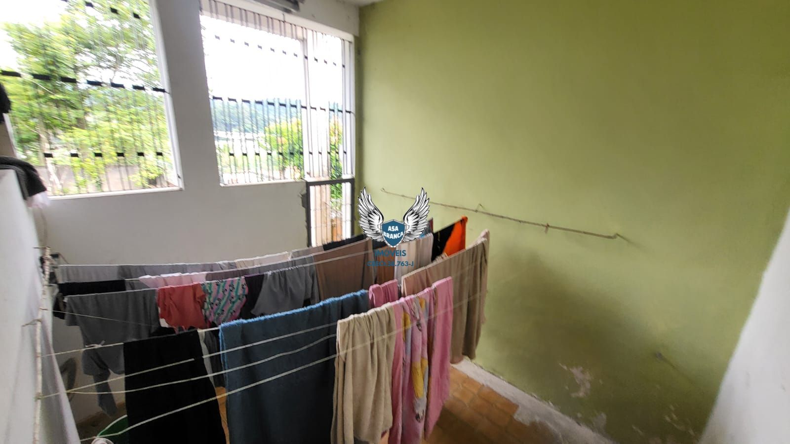 Sobrado com 03 dormitórios, sendo 02 suites e 02 vagas de garagem