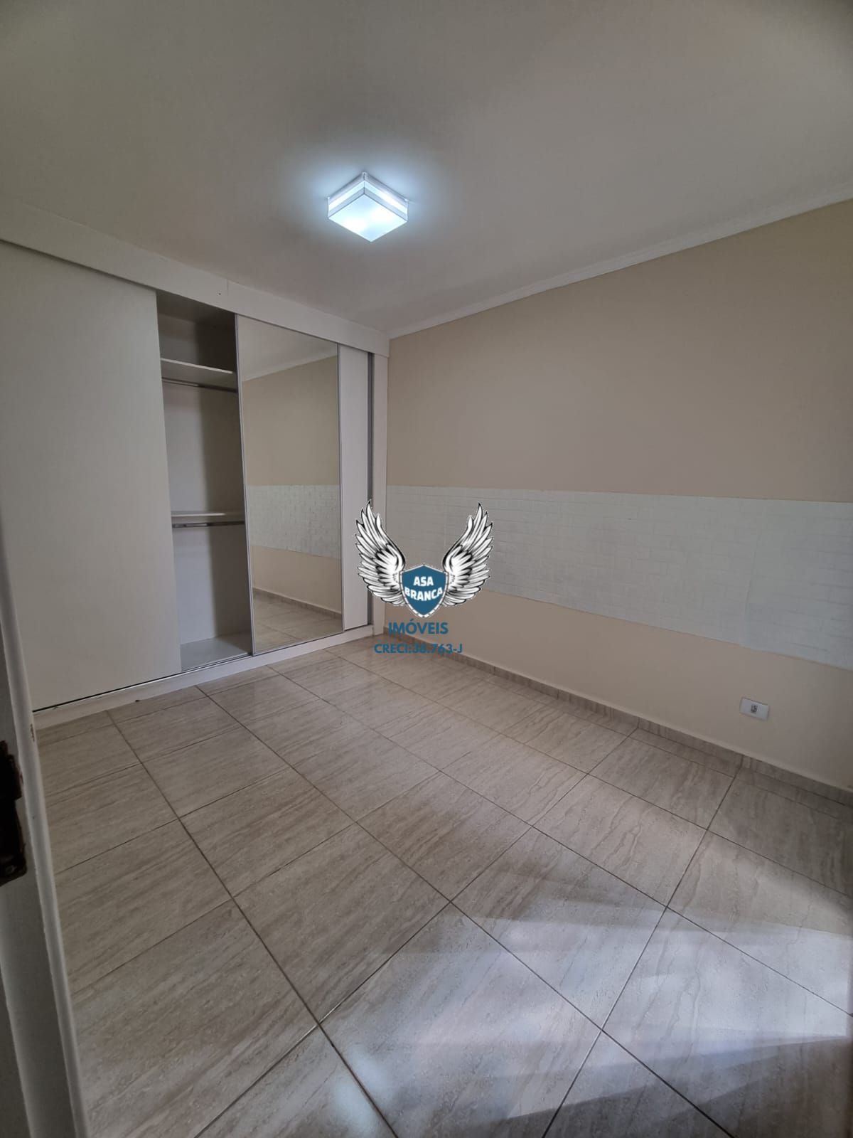 Casa térrea de vila no lauzane paulista com 03 dormitórios sendo 01 suíte