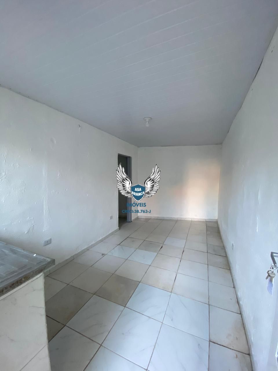 Casa térrea com edicula na cachoeirinha com 03 dormitórios, 02 vagas de garagem