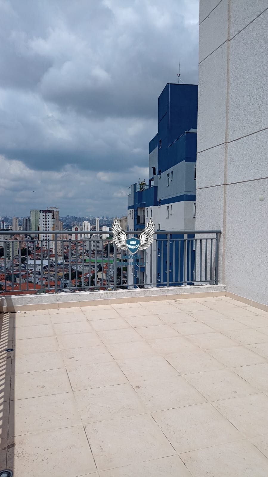 Apartamento com 03 dormitórios sendo 01 suíte e 01 vaga de garagem a 600 metros