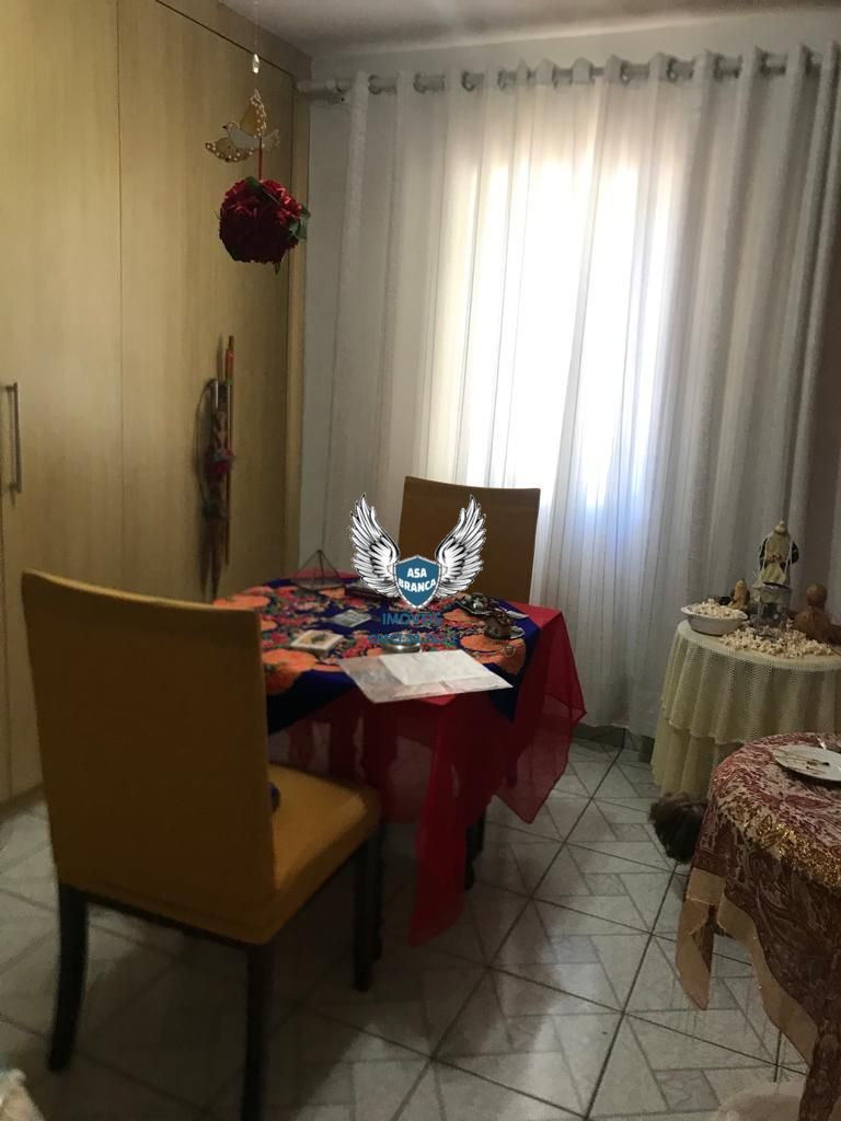 Casa térrea com 05 quartos em santana ao lado do colégio militar do exército