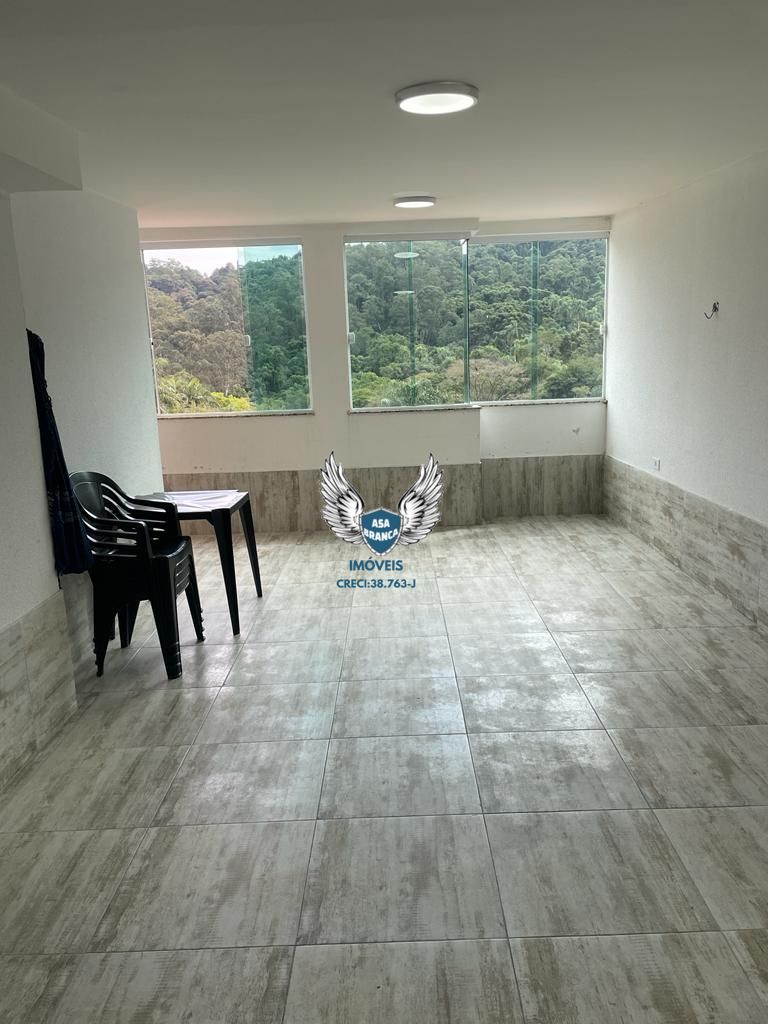 Sobrado em condomínio fechado com 02 dormitórios sendo os 02 suítes