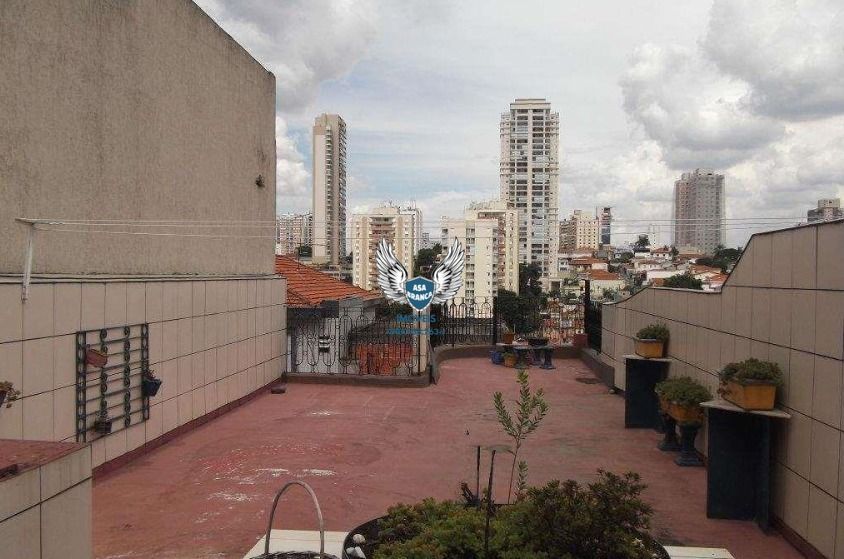 Sobrado em santana com 03 dormitórios possui 02 vagas de garagem, localizado à 0