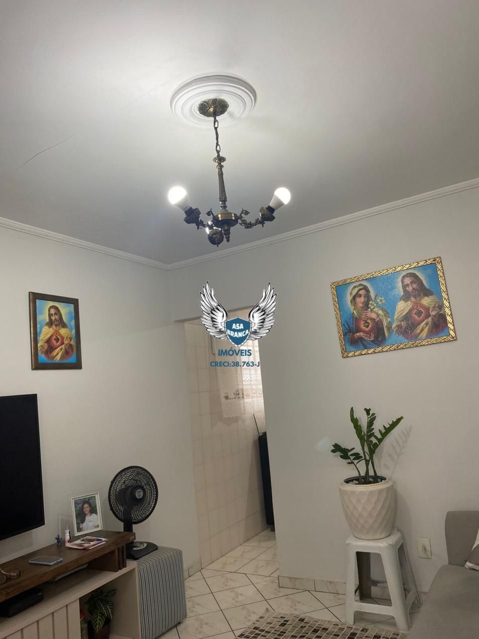 Sobrado com 03 dormitórios e 01 vaga de garagem