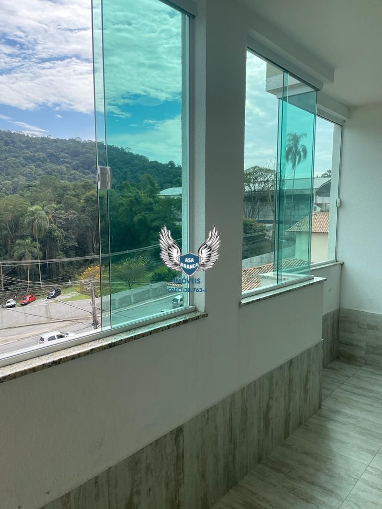 Sobrado em condomínio fechado com 02 dormitórios sendo os 02 suítes