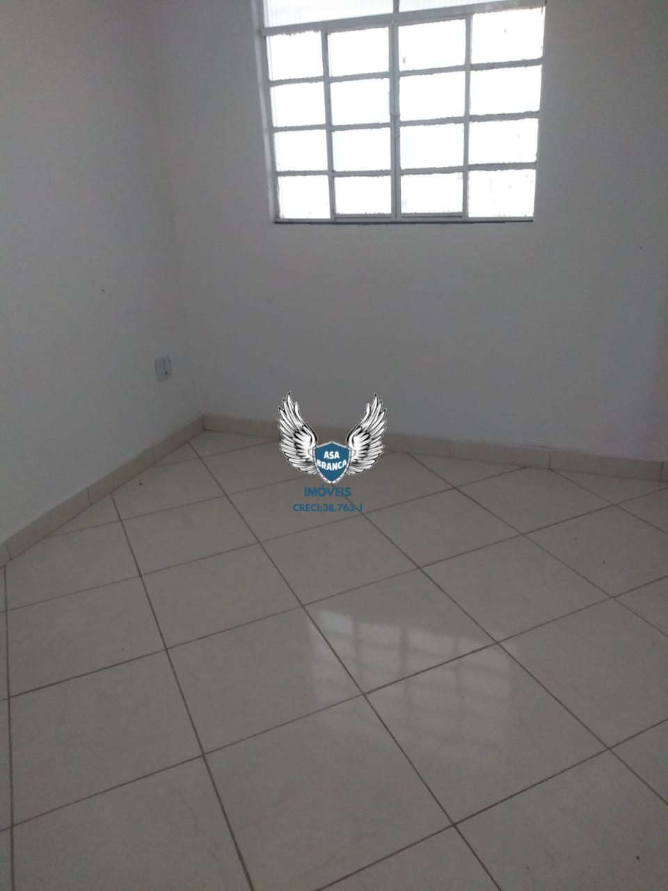 Conjunto com 03 casas sendo 01 sobrado de 4 quartos uma casa