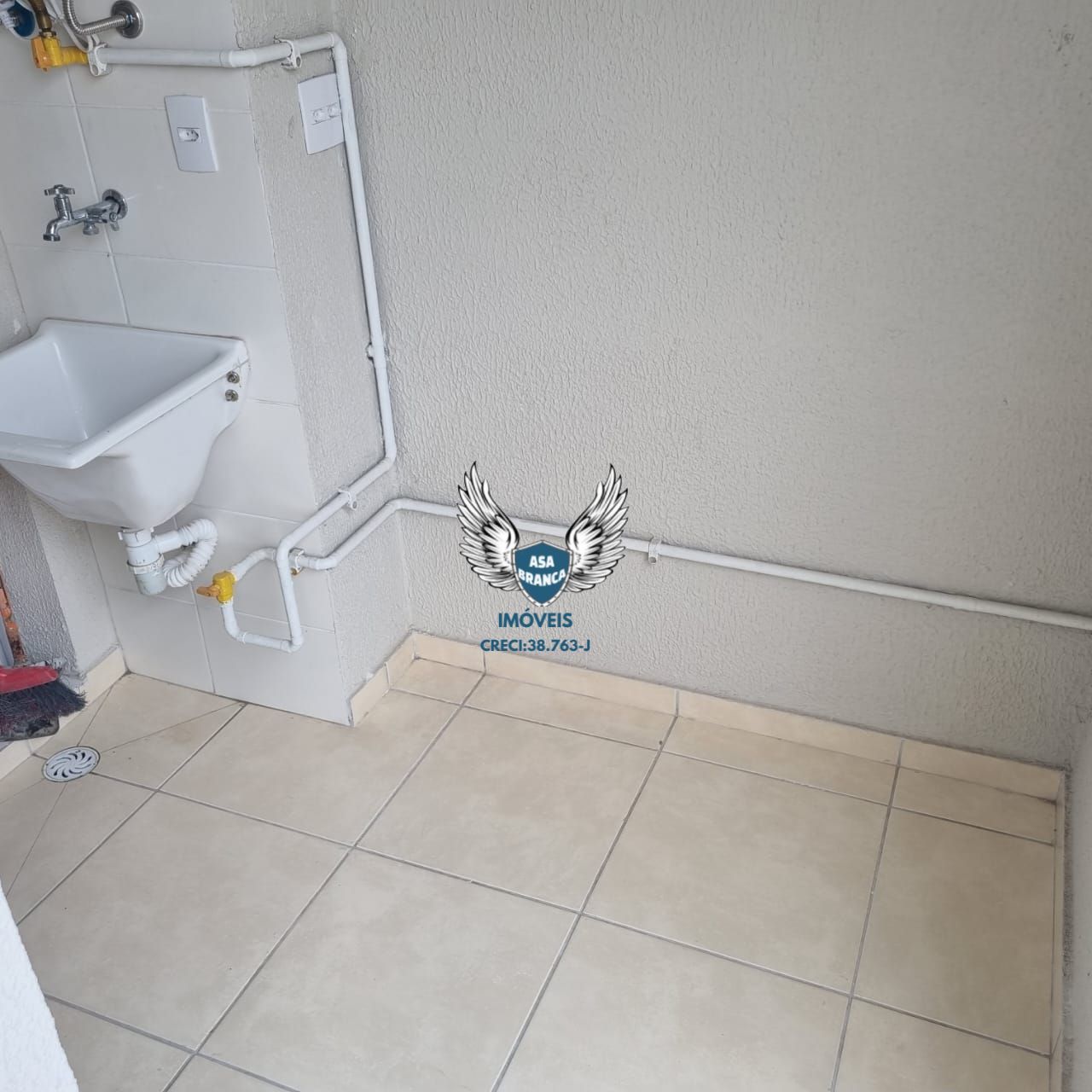 Apartamento na vila guaca com 02 dormitórios e 01 vaga de garagem para venda ou