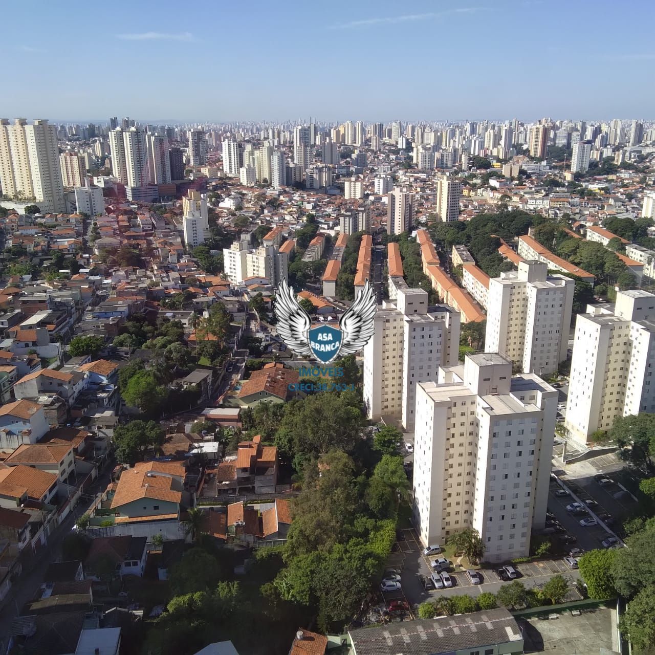 Cobertura no horto florestal mobiliada com 03 dormitórios sendo 01 suíte