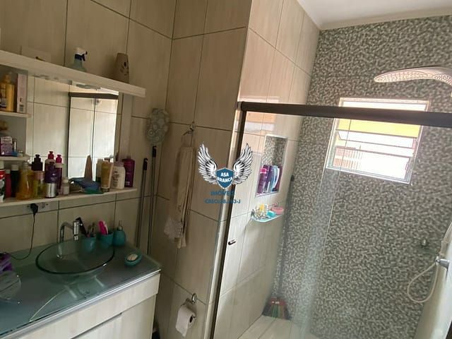 Sobrado de 04 dormitórios sendo 01 suíte e 02 vagas de garagem