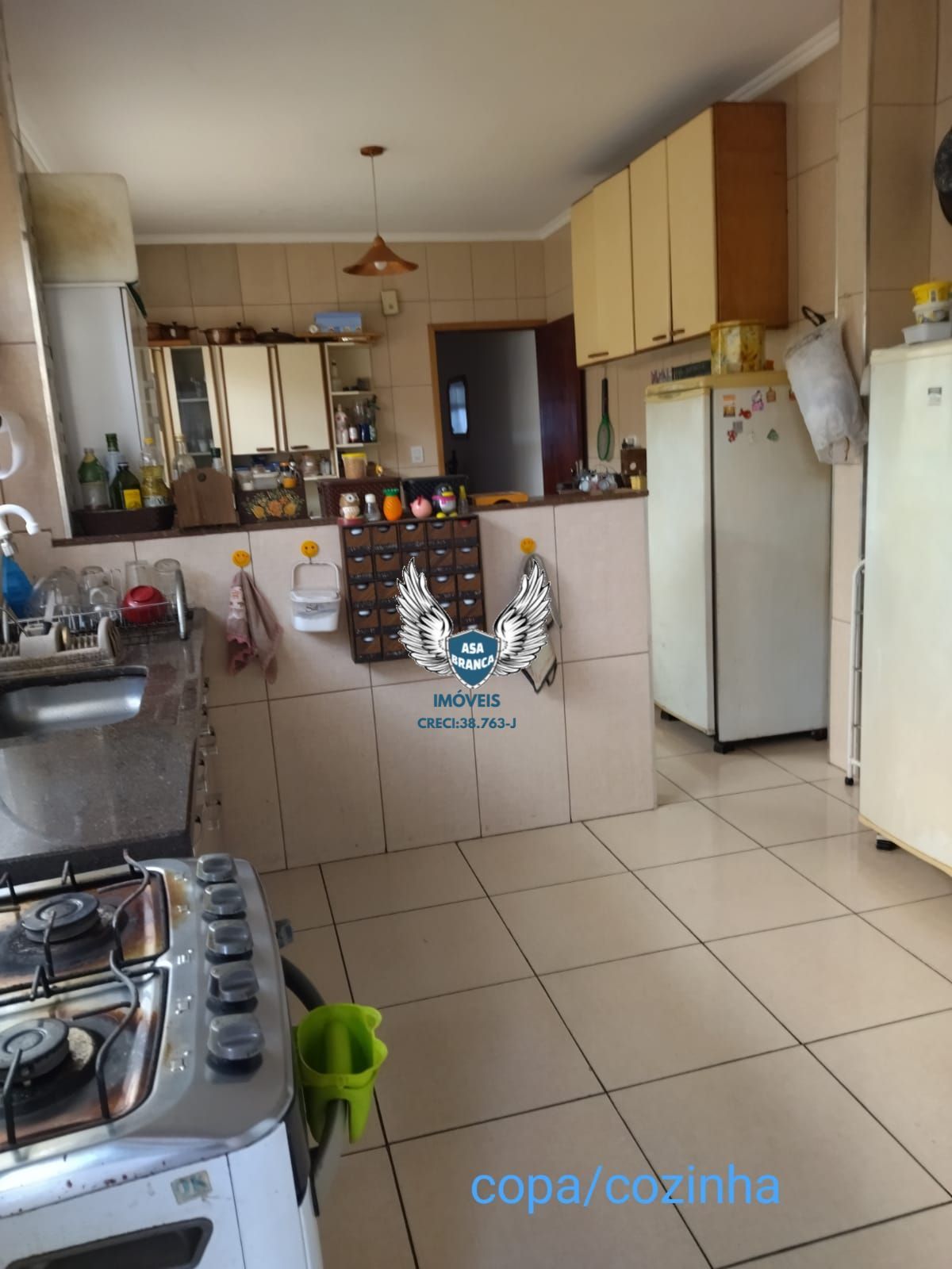 Sobrado de 04 dormitórios sendo 01 suíte e 02 vagas de garag