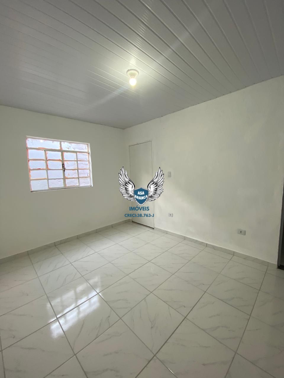 Casa térrea com edicula na cachoeirinha com 03 dormitórios, 02 vagas de garagem