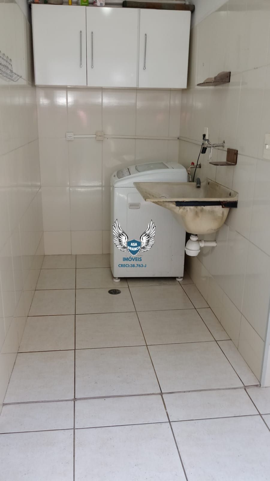 Sobrado vila nova cachoerinha com 03 dormitórios sendo 01 suíte
