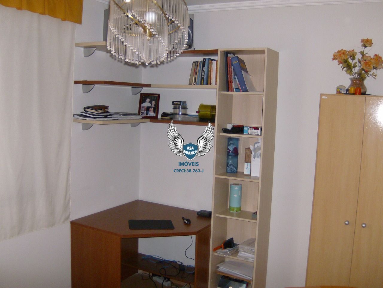 Casa em condomínio fechado de 02 dormitórios e 01 vaga de garagem