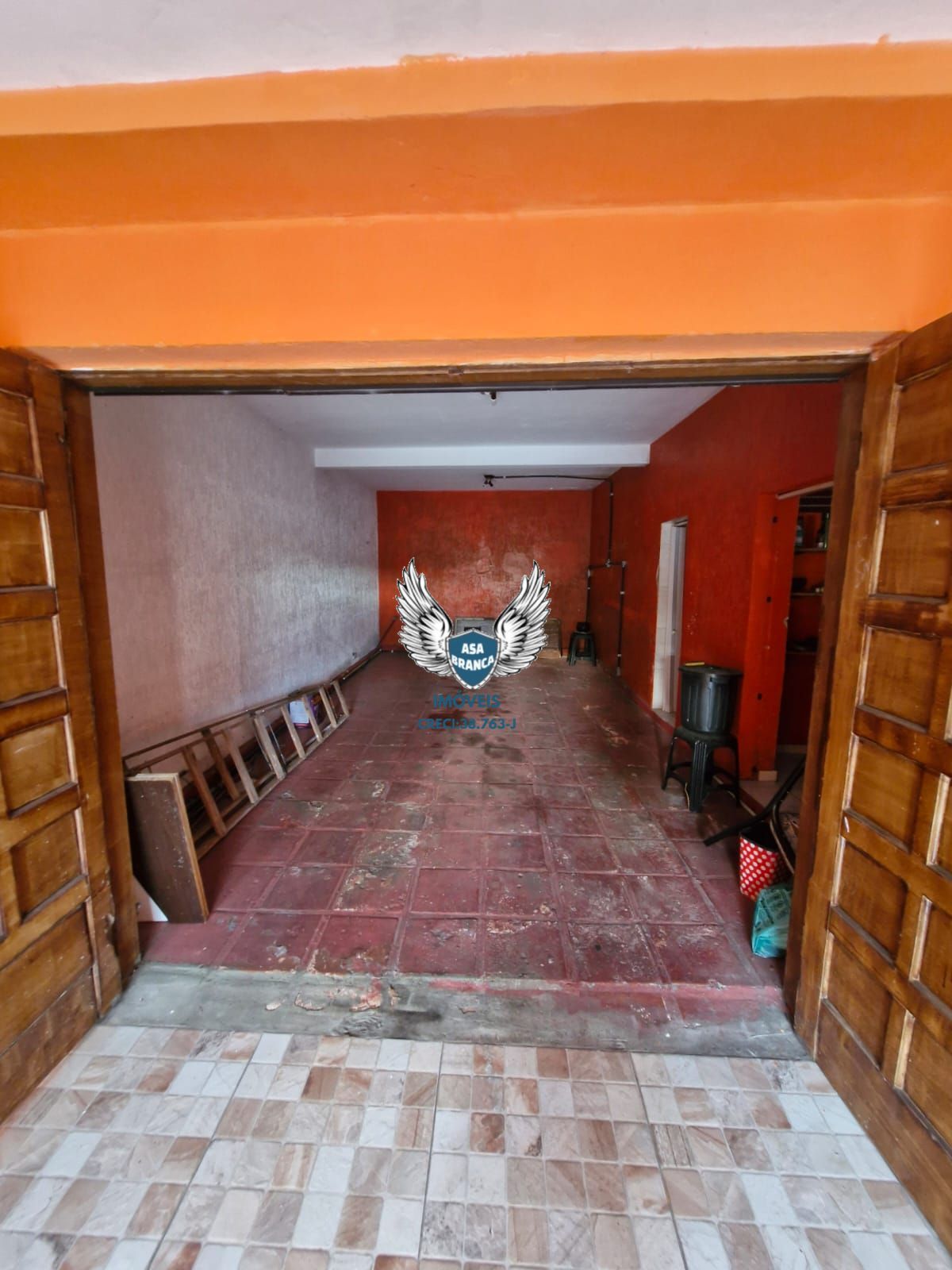 Sobrado no jaraguá com 03 dormitórios e 02 vagas de garagem