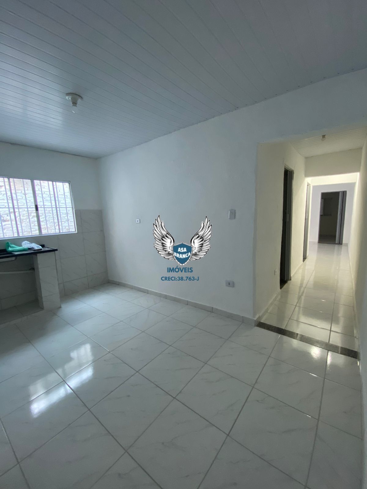 Casa térrea com edicula na cachoeirinha com 03 dormitórios, 02 vagas de garagem