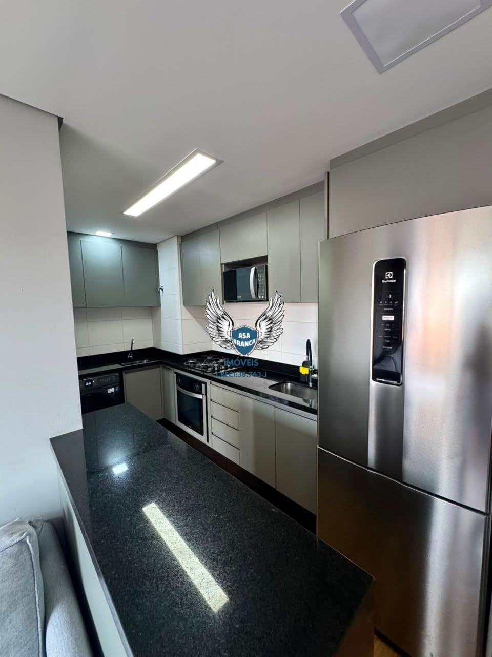 Apartamento na parada inglesa com 02 dormitórios sendo 01 suíte , sem vaga de ga
