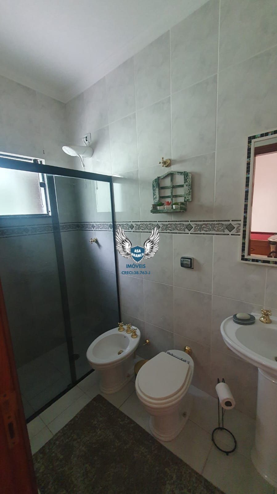 Sobrado 04 quartos sendo 03 suites , 05 vagas de garagem e piscina