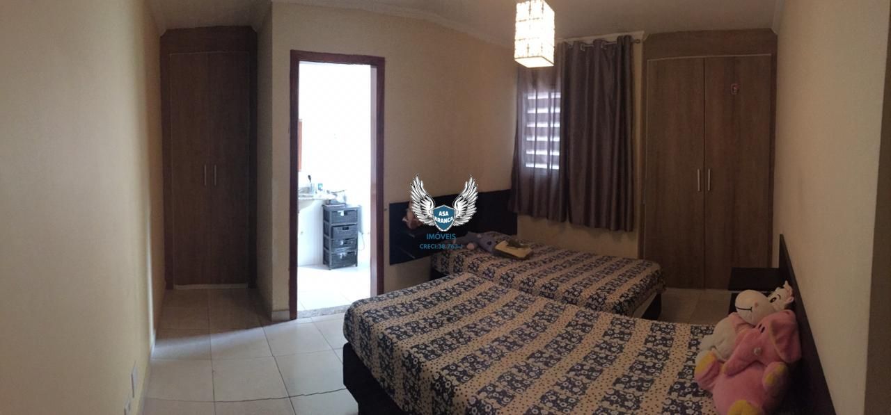 Lindo Sobrado, 4 suítes, escritório, dependência p/ empregado, 4 vagas de garage