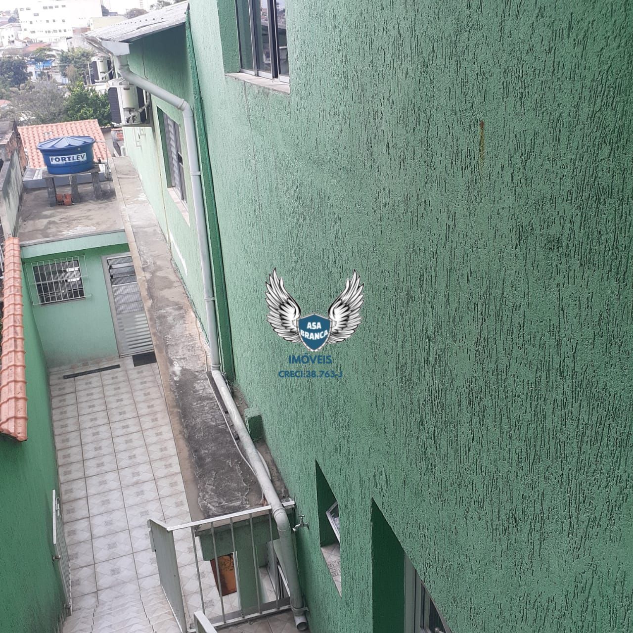Sobrado com 02 dormitórios e 01 vaga de garagem