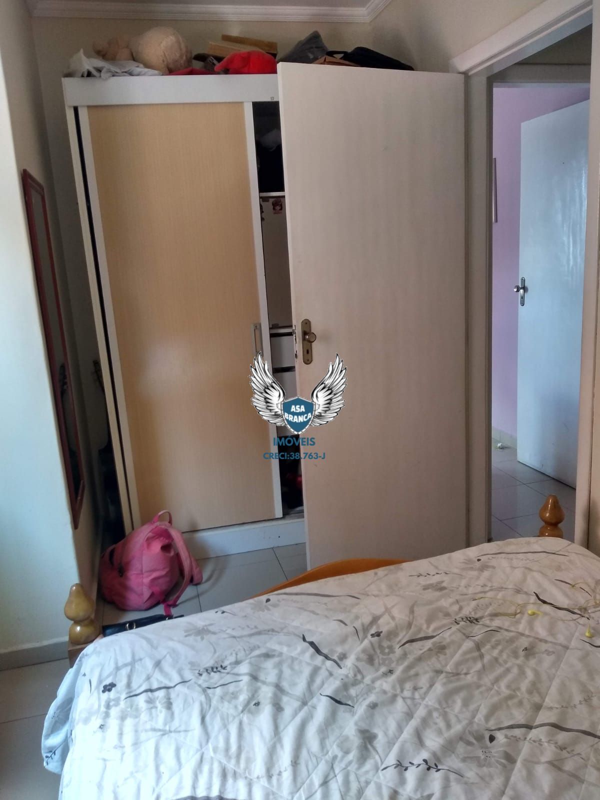 Sobrado com 03 dormitórios sendo 01 suíte e garagem para 05 vagas