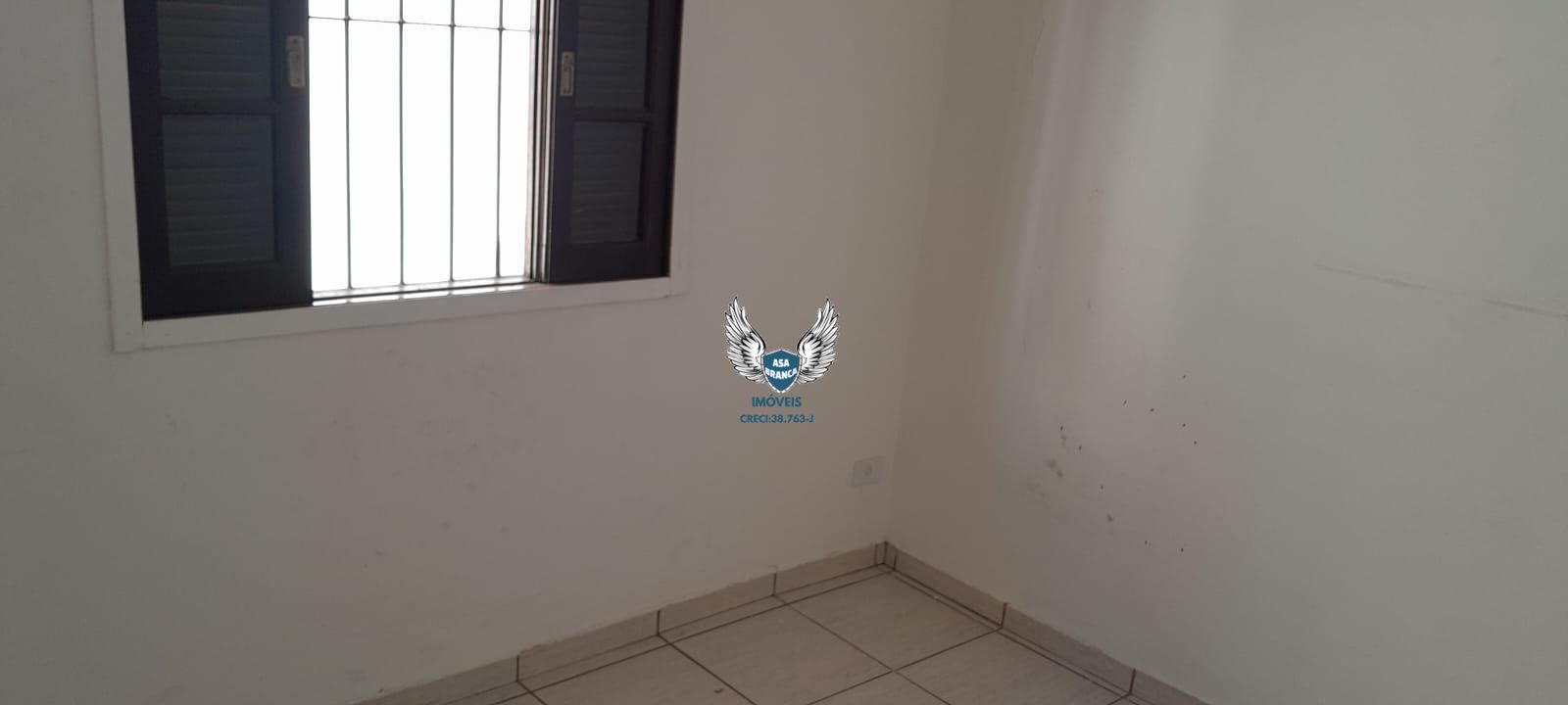 Casa térrea com 03 dormitórios sendo 01 suíte e 03 vagas de garagem