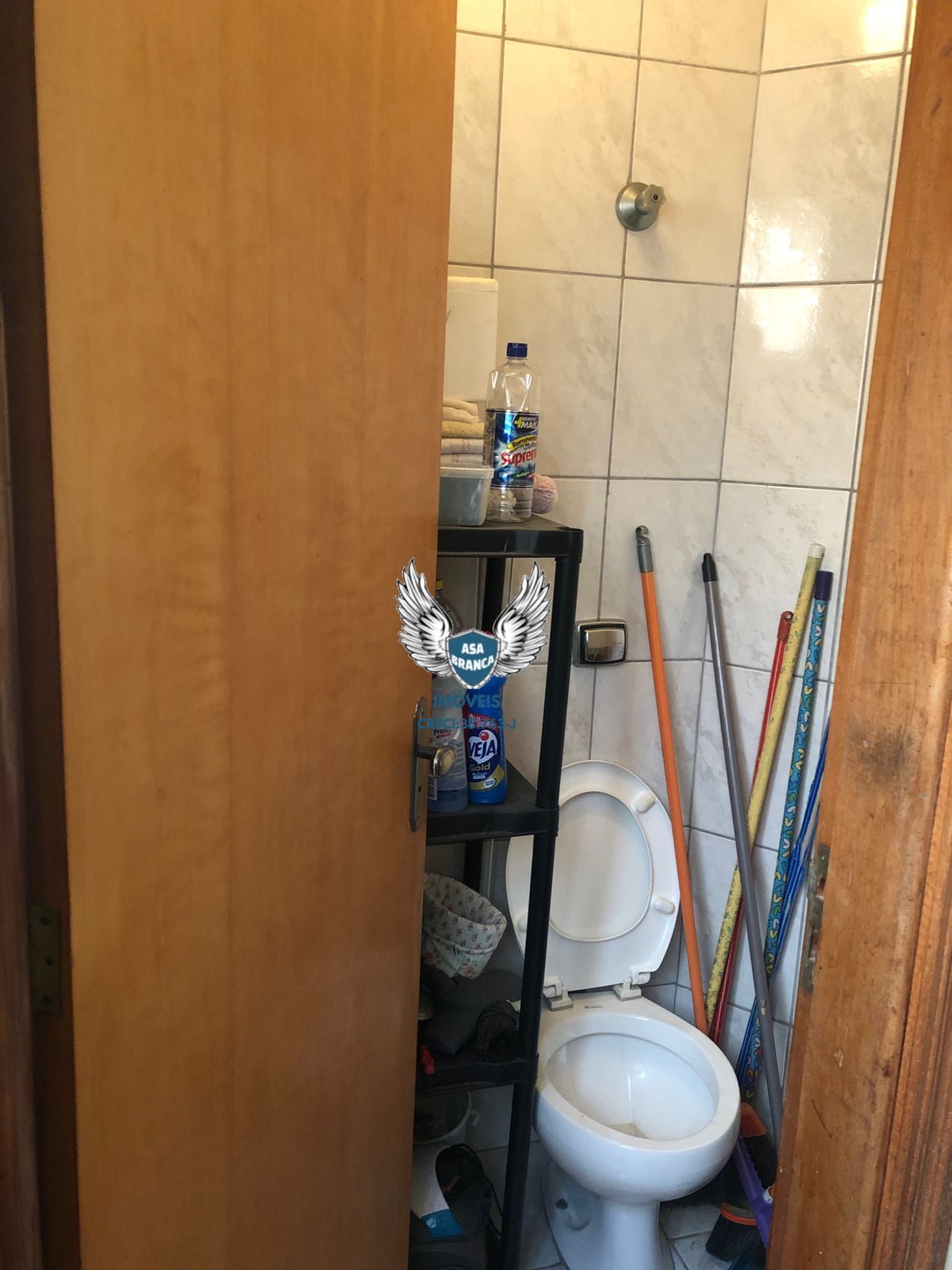 Apartamento com 02 dormitórios e 01 vaga de garagem, à 350 metros da parada ingl