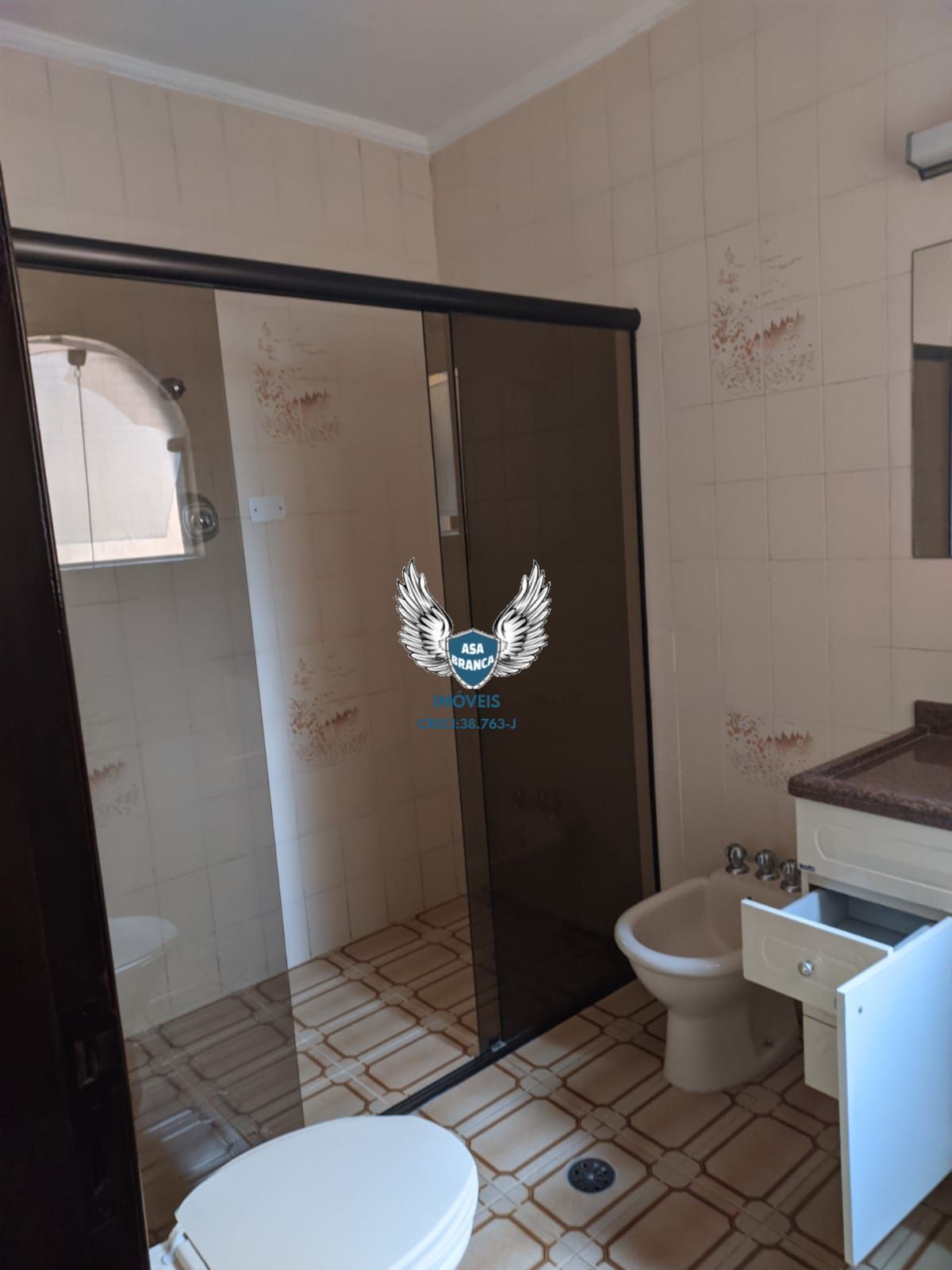 Sobrado na vila mazzei 03 dormitórios sendo 01 suíte e 04 vagas de garagem , à 8