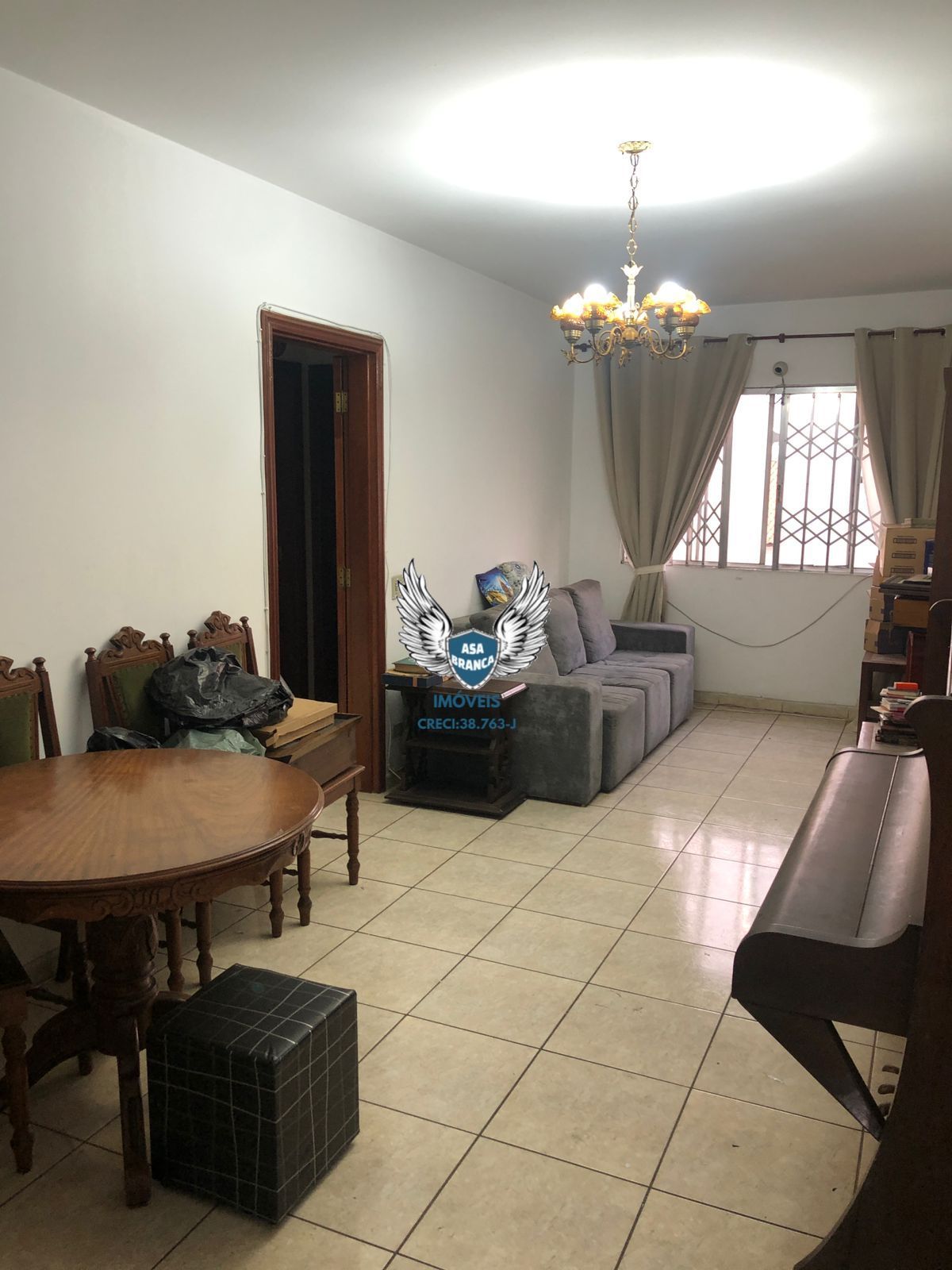 Apartamento com 02 dormitórios e 01 vaga de garagem, à 350 metros da parada ingl