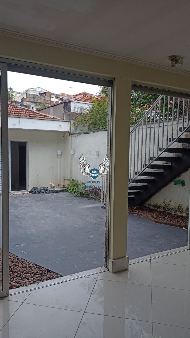 Casa térrea no tucuruvi com 03 dormitórios sendo 01 suíte e 02 vagas de garagem,