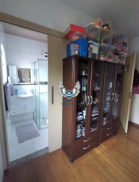 Sobrado em santana com 08 dormitórios sendo 02 suítes e 04 vagas de garagem , pr