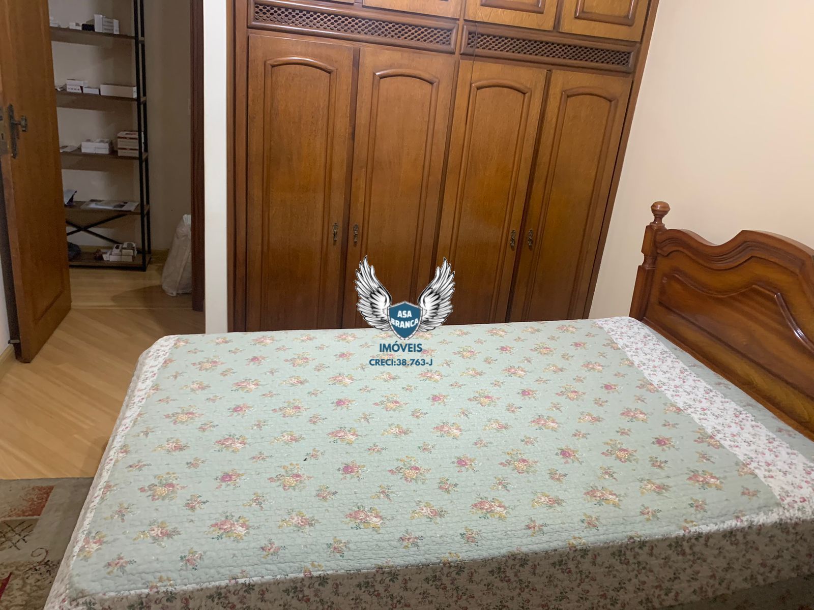 Apartamento com 04 dormitórios sendo 03 suítes e 03 vagas de garagem, próximo ao