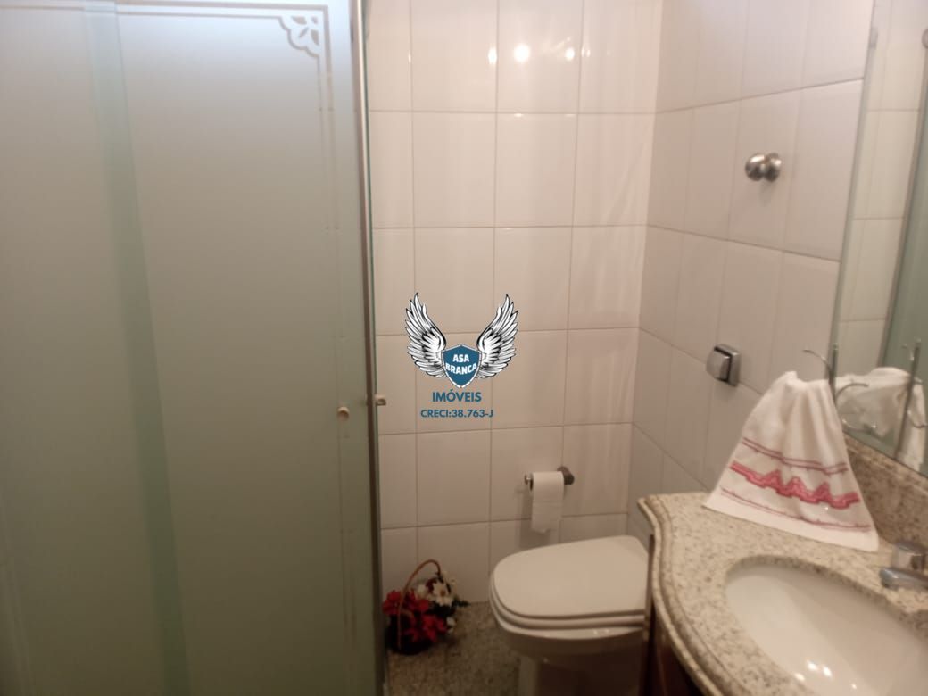 Casa térrea no jardim frança com 03 dormitórios sendo 01 suíte e 04 vagas de ga