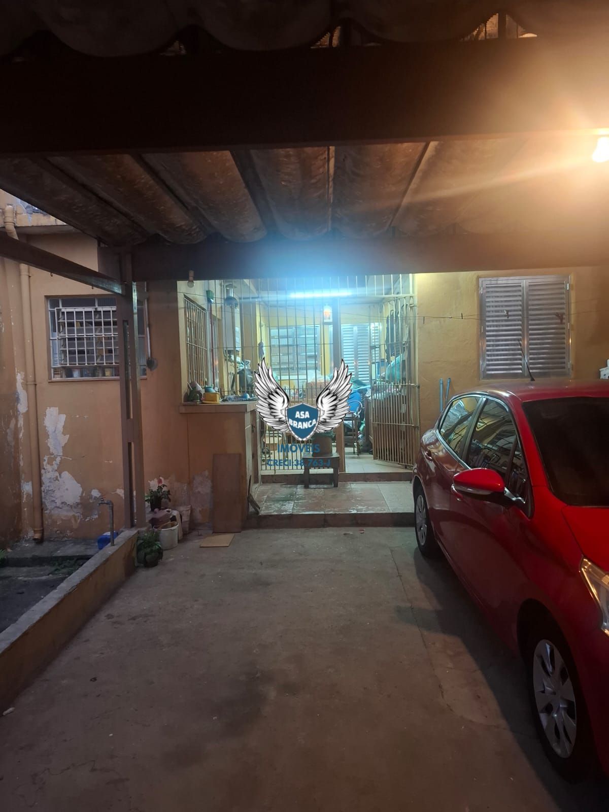 Casa térrea na vila nivi com 01 dormitório e 06 vagas de gar